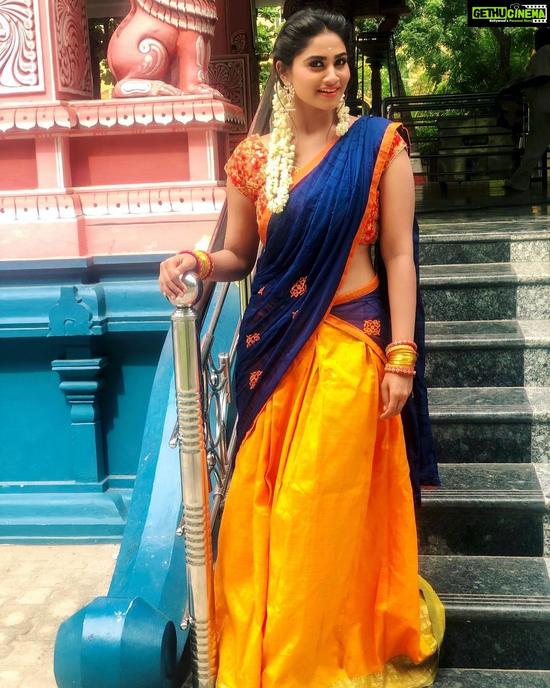 Shivani Narayanan Instagram - Happyyy Fridayyy ...