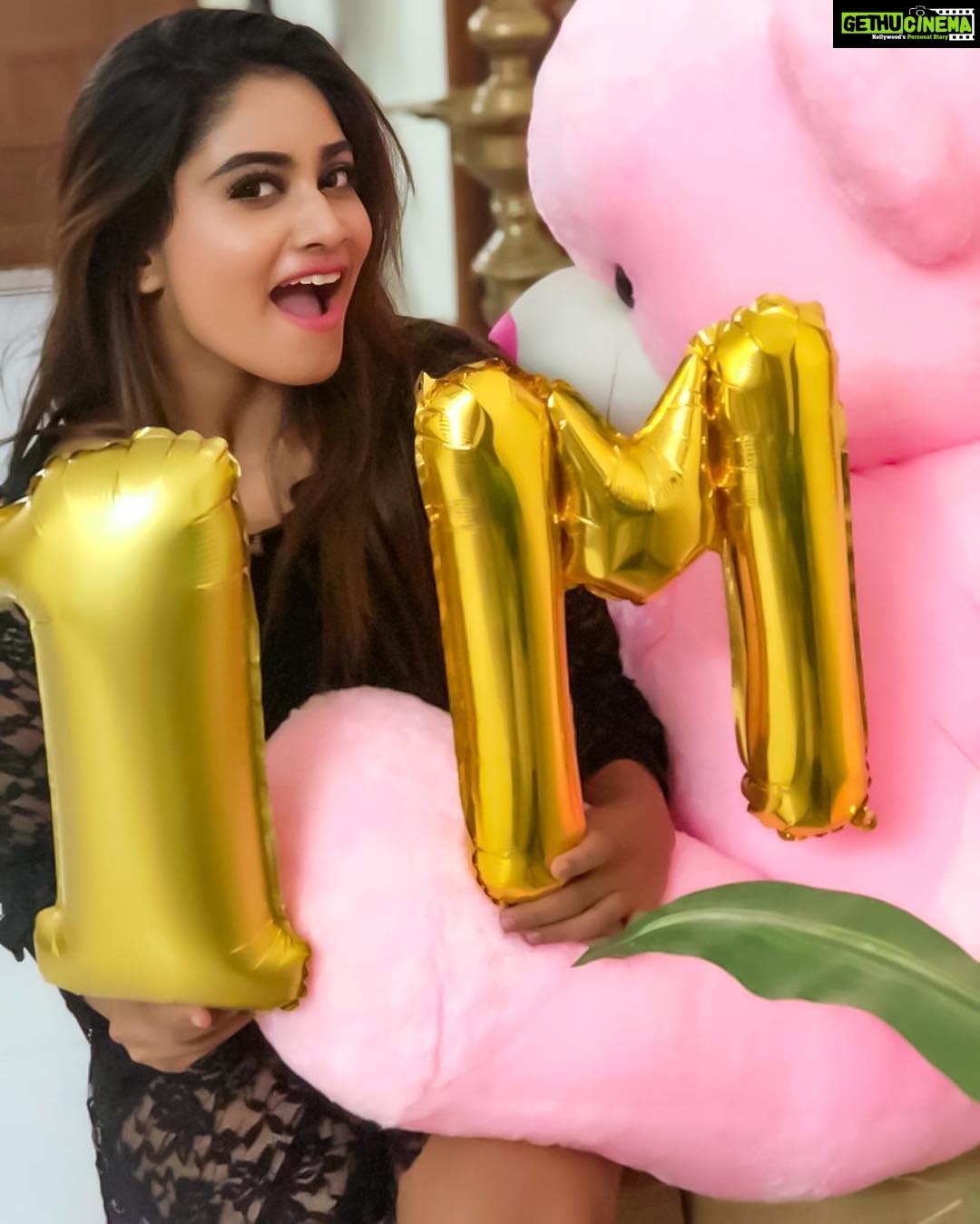 Shivani Narayanan Instagram - ❤️😍 #1millionhearts #shivaninarayanan