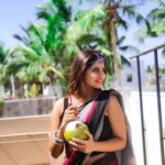 Shivani Narayanan Instagram – Beat the heat this summer lovelies ❤️ Stay protected and hydrated 😘🤗 Take care ❤️ #handloomlove #tendercoconutwater🌴