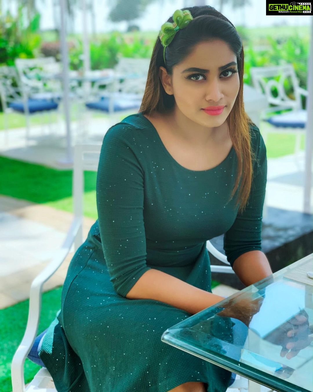 Shivani Narayanan Instagram - Greens n Bows 💚🧚🏻♀️ #goa Taj Exotica Resort & Spa, Goa