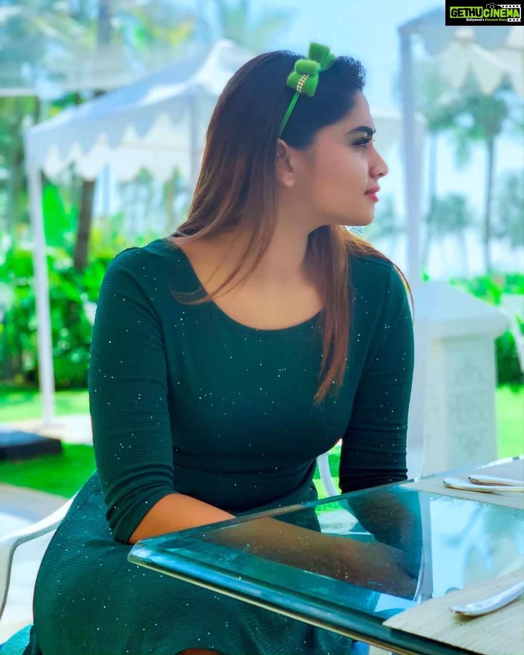 Shivani Narayanan Instagram - Greens n Bows 💚🧚🏻♀️ #goa Taj Exotica Resort & Spa, Goa