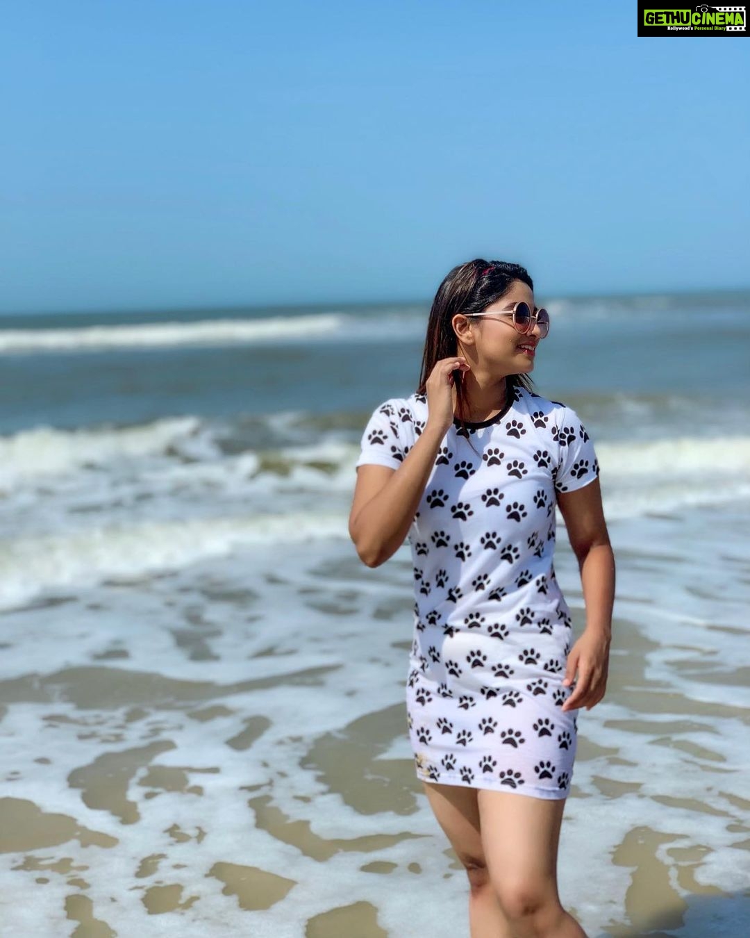 Shivani Narayanan Instagram - Beach Pulingooo 🏝 🌊 Taj Exotica Resort & Spa, Goa