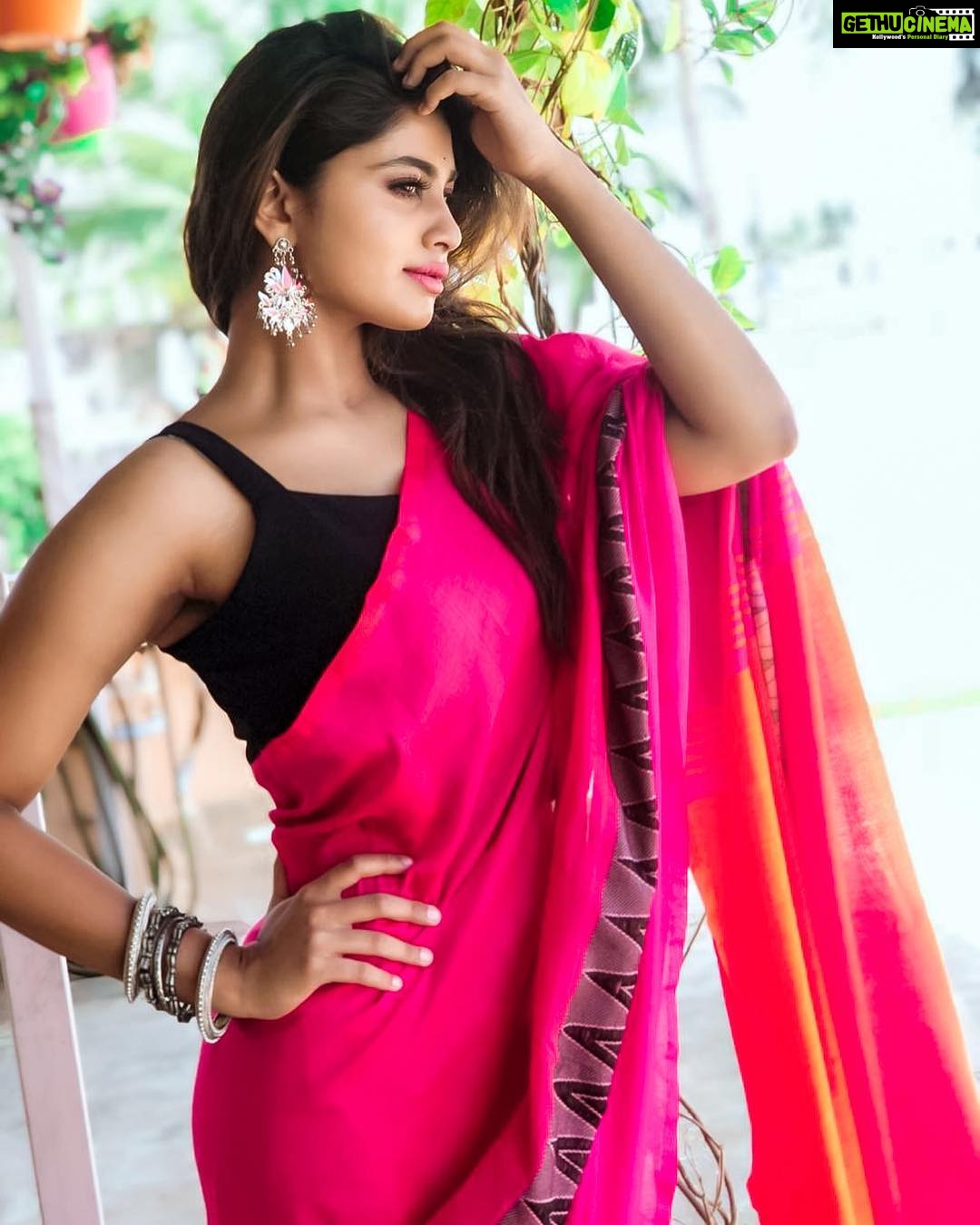 Shivani Narayanan Instagram - Yu get what yu focus on , so focus on what yu want . 💁🏻♀️❤️ .. "my fav motivational quote" What's yurs Lovelies?❤️