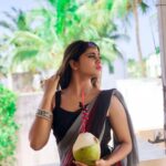 Shivani Narayanan Instagram - Beat the heat this summer lovelies ❤️ Stay protected and hydrated 😘🤗 Take care ❤️ #handloomlove #tendercoconutwater🌴