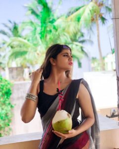 Shivani Narayanan Instagram - Beat the heat this summer lovelies ❤️ Stay protected and hydrated 😘🤗 Take care ❤️ #handloomlove #tendercoconutwater🌴