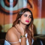 Shivani Narayanan Instagram - On Popular Demand 🧁 Outfit @sidneysladen 💃 Photography @shadowsphotographyy Decor @purpletreeprojects Bdy 🎂 @le_confectionery Styling @zazzlesalons Radio Room