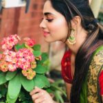 Shivani Narayanan Instagram - Live ⋅ Love ⋅ Laugh 💖 .. Happy Sunset Lovelies 💕❤️