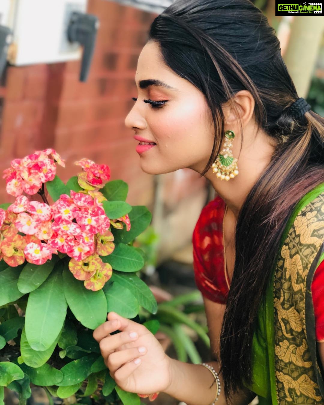 Shivani Narayanan Instagram - Live ⋅ Love ⋅ Laugh 💖 .. Happy Sunset Lovelies 💕❤️
