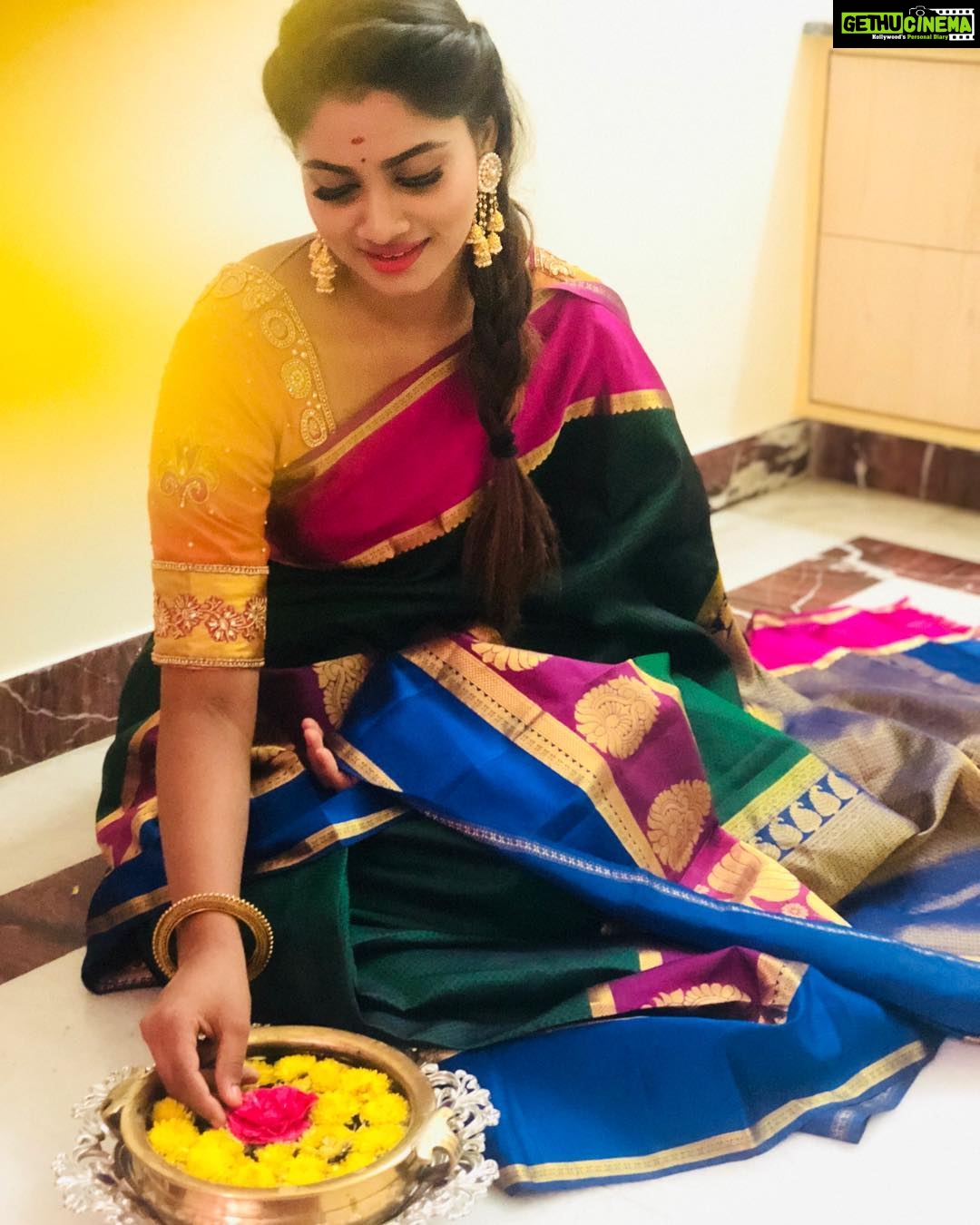 Shivani Narayanan Instagram - ❤️ #600k #instafamily ❤️💕