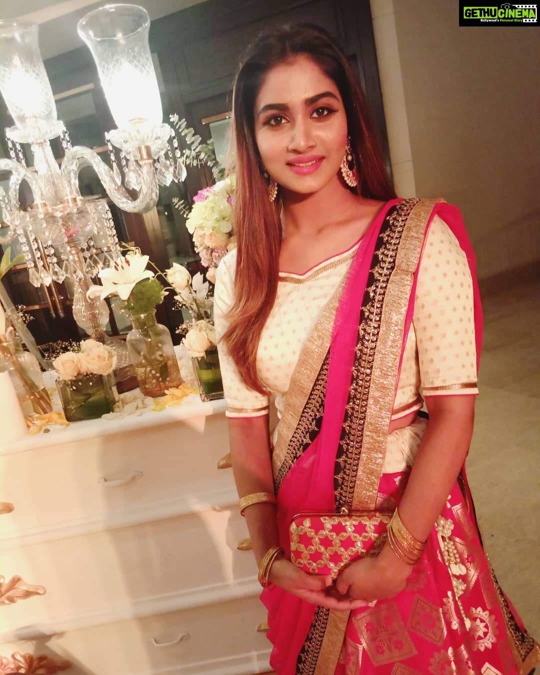 Shivani Narayanan Instagram - Good Morning 👑❤💫😻 The Leela Palace Chennai