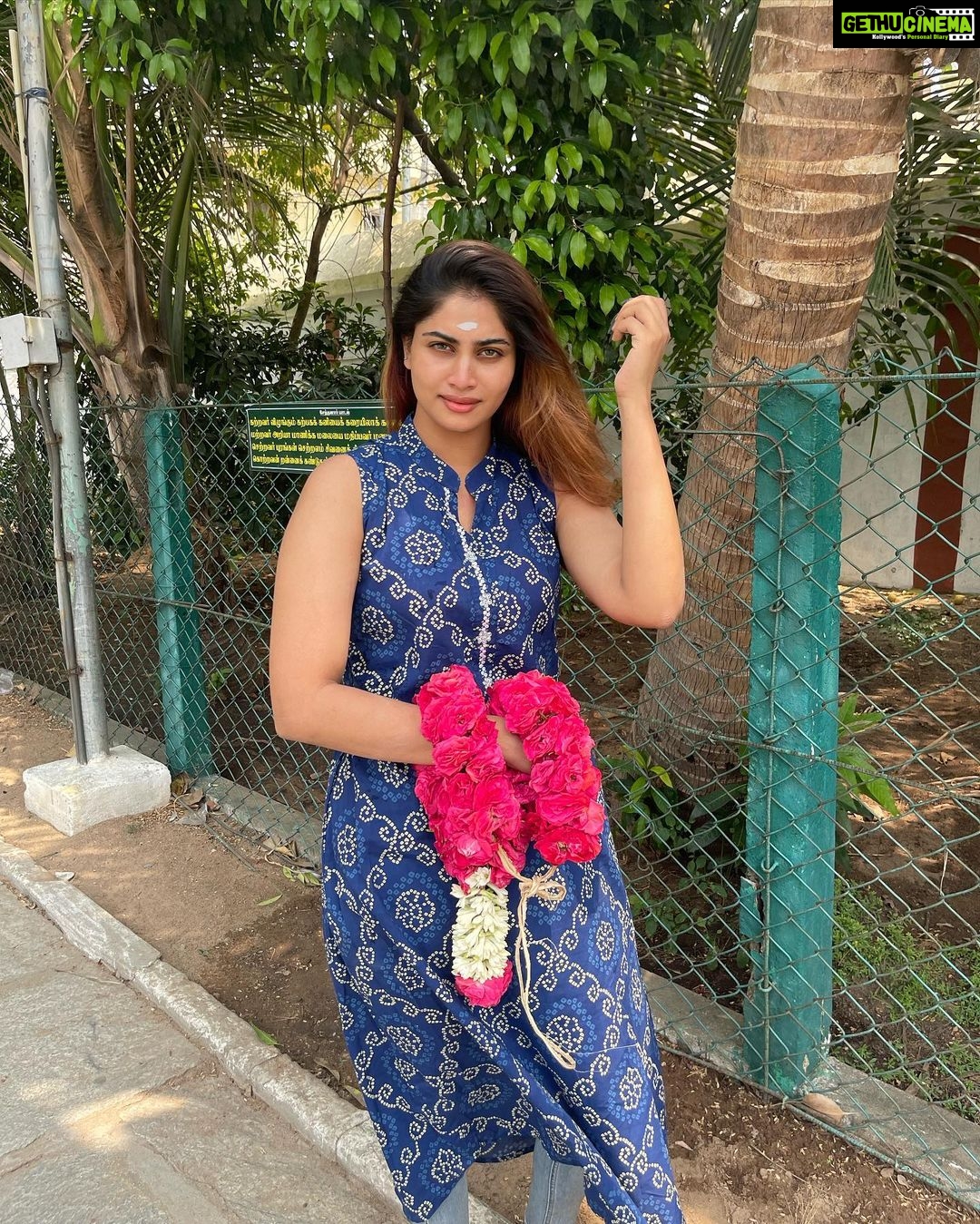 Shivani Narayanan Instagram - Birthday 2022 ♥️ 5/5 Thanks a lot everyone for all your lovely wishes 🤗 #nomakeup #nofilter Thiruvalidhayam, Padi Sivan Temple- Guru Stalam