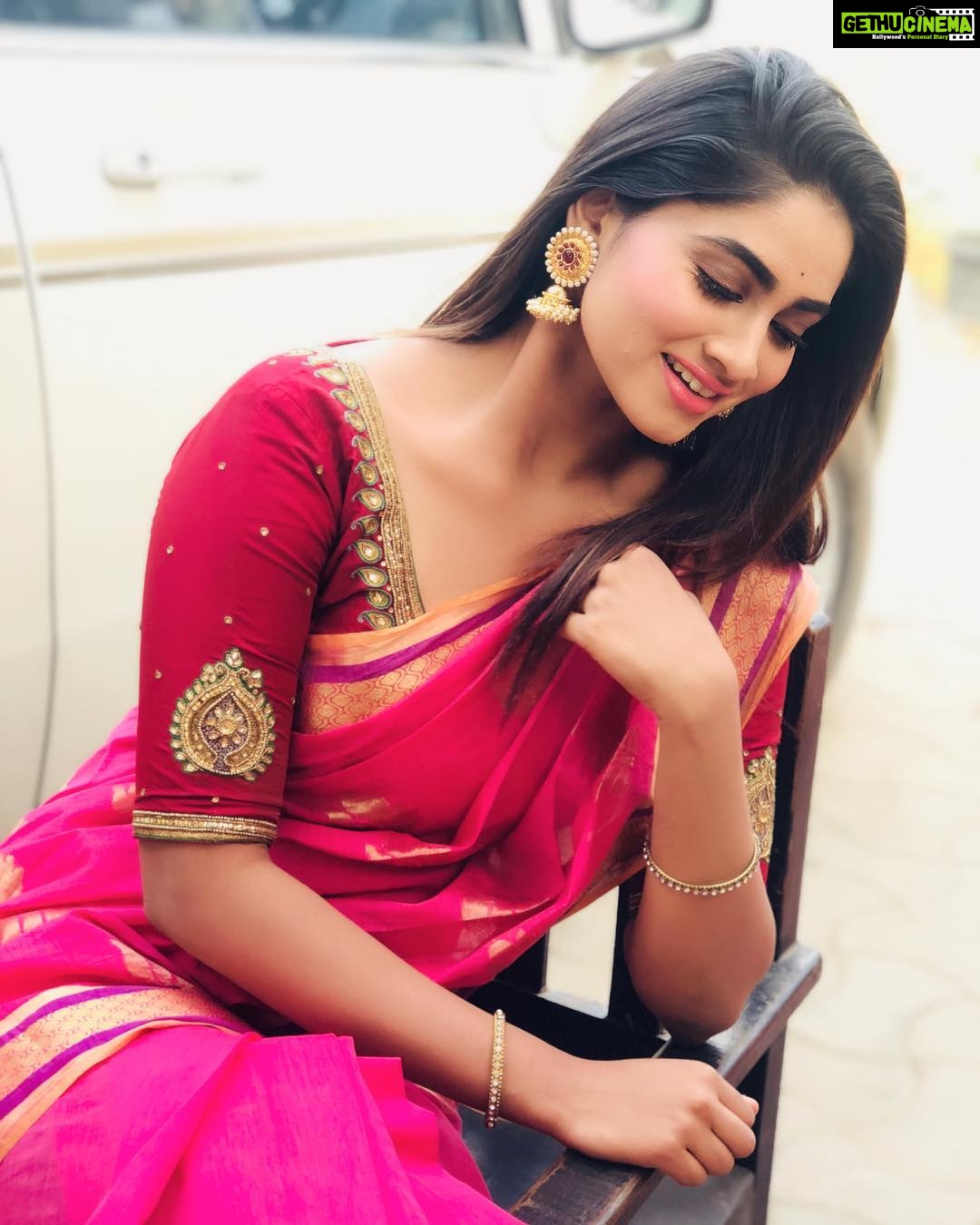 Shivani Narayanan Instagram - Happy Feels 💖💃🏻 #800k #bighug #instafam