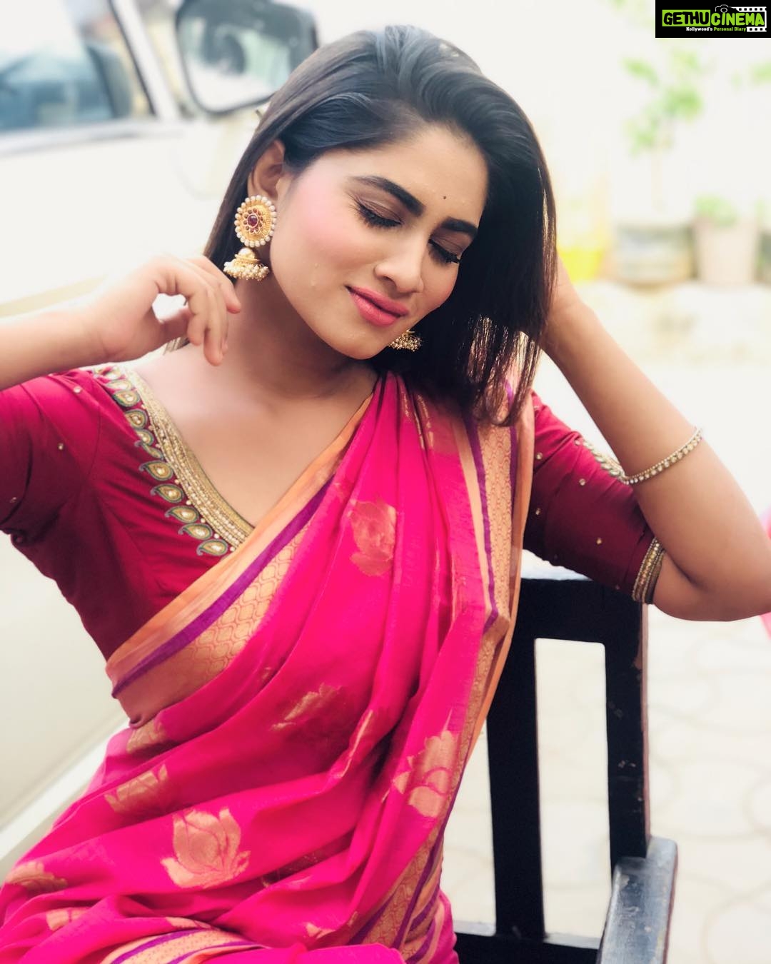 Shivani Narayanan Instagram - Happy Feels 💖💃🏻 #800k #bighug #instafam