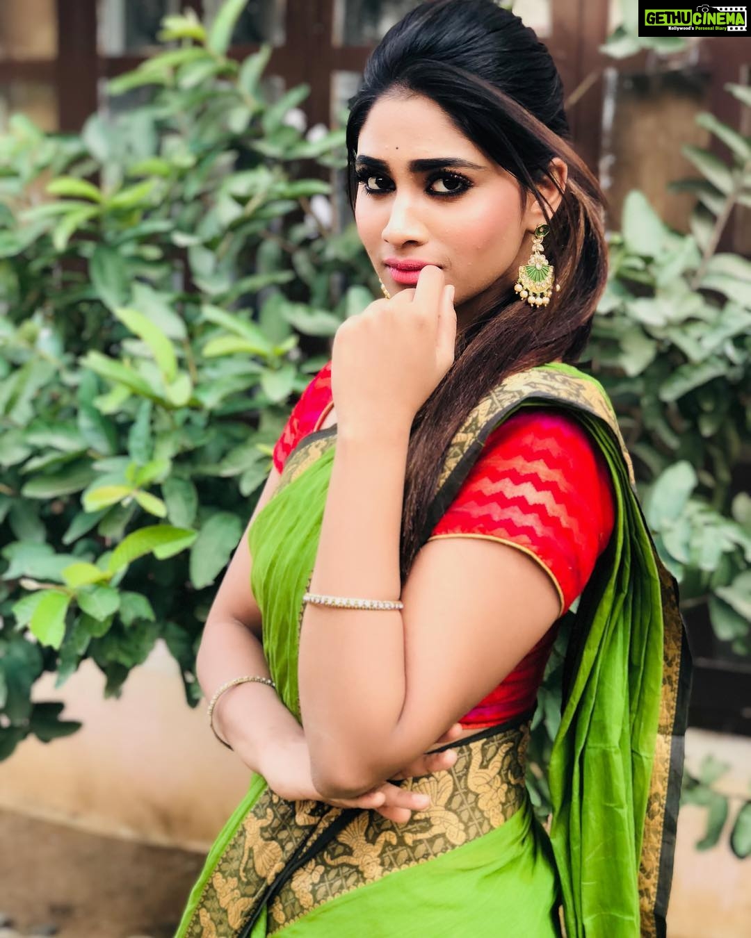Shivani Narayanan Instagram - Live ⋅ Love ⋅ Laugh 💖 .. Happy Sunset Lovelies 💕❤️