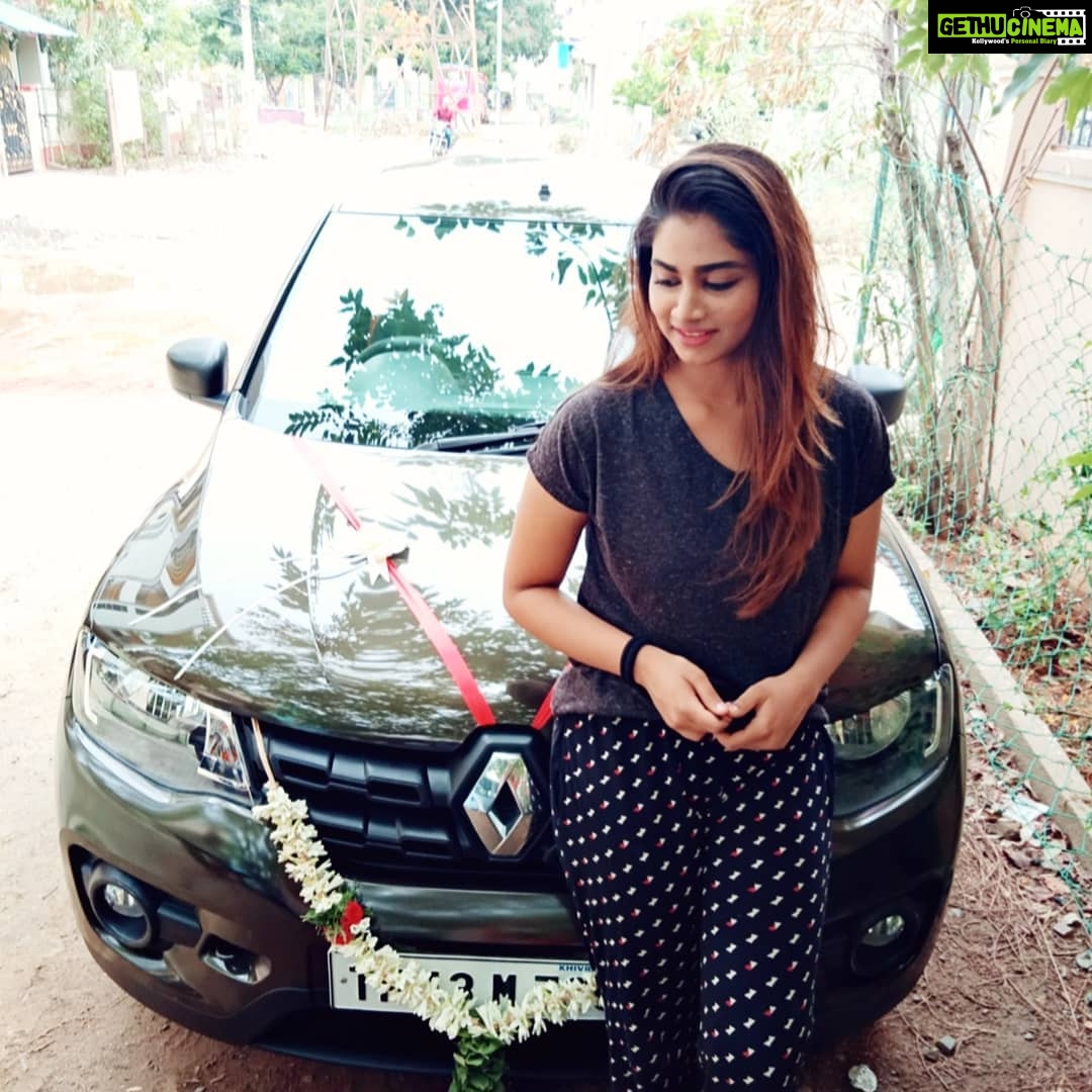 Shivani Narayanan Instagram - My New Car 💎 #shivaninarayanan ❤👣