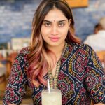 Shivani Narayanan Instagram – Vegan Cold Coffee faces 🤤
#bareface 
Hair And Nail makeover @zazzlesalons