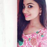 Shivani Narayanan Instagram – Pink❤😻💋.. #for #the #love #of #pink🐾📷❤