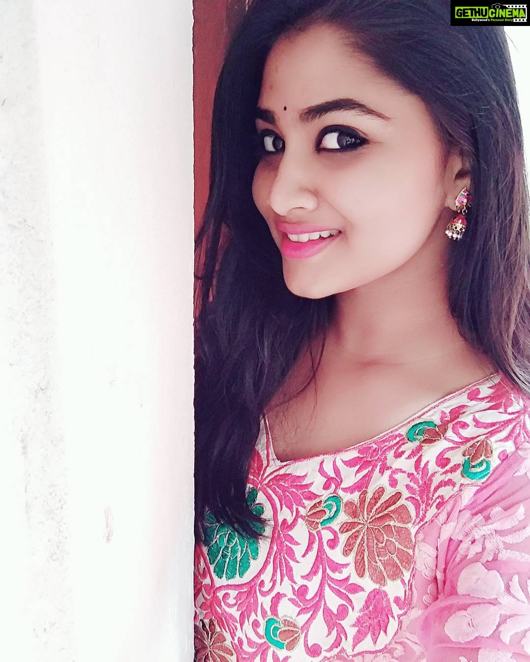 Shivani Narayanan Instagram - Pink❤😻💋.. #for #the #love #of #pink🐾📷❤