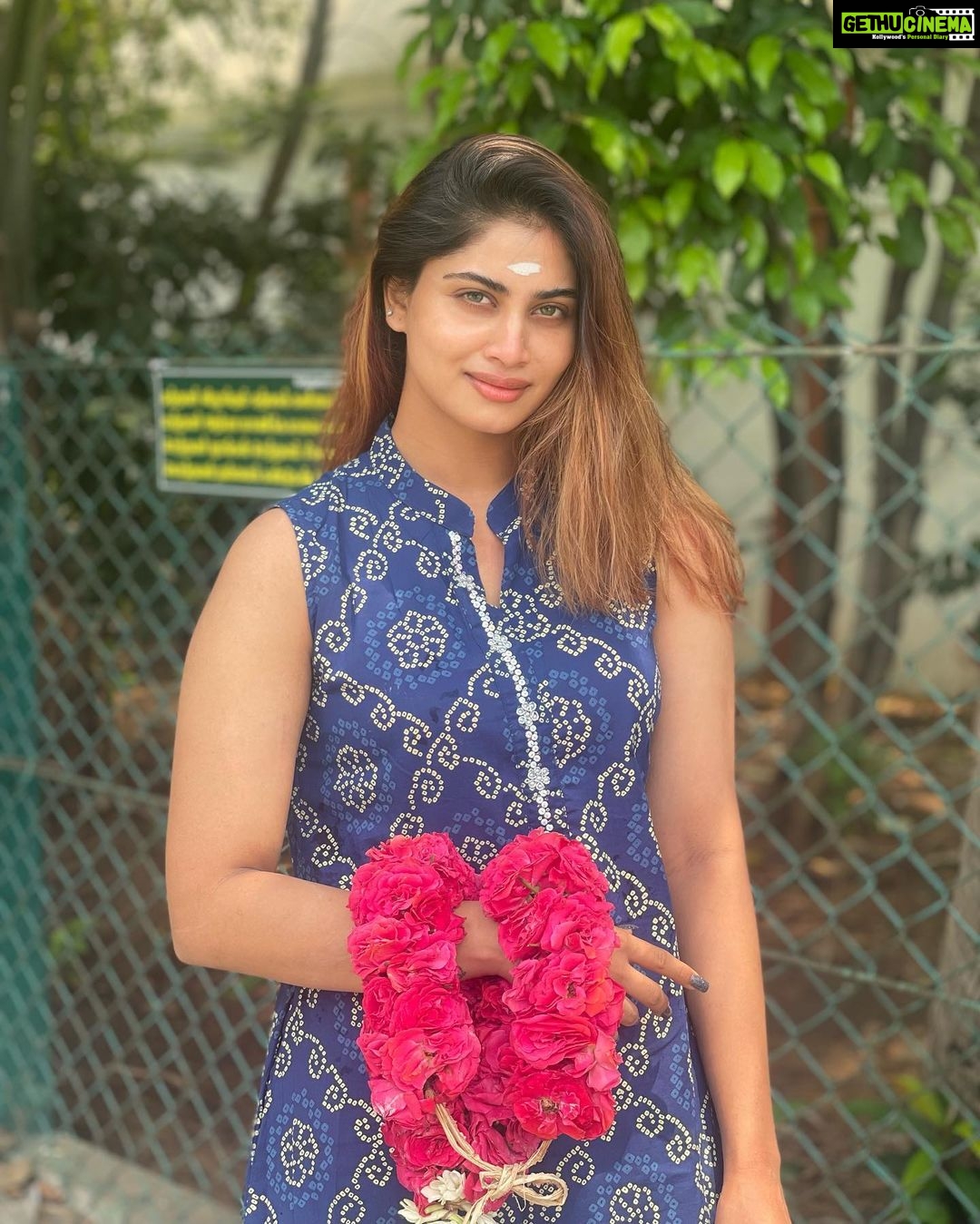 Shivani Narayanan Instagram - Birthday 2022 ♥️ 5/5 Thanks a lot everyone for all your lovely wishes 🤗 #nomakeup #nofilter Thiruvalidhayam, Padi Sivan Temple- Guru Stalam