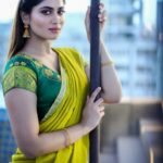 Shivani Narayanan Instagram - Those eyes speak a lot 😊 Team @johan_sathyadas @shreshta_iyer @maidenbrides @makeoverby_vibha