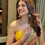 Shraddha Das Instagram – Dressed up in your favourite outfit on me for the Extra Jabardasth show as a special judge .
In a @poojabagariaofficial saree and jewellery by @shillpapuriidesignerjewellery 💛
Styling : @artbyavnee 
📸 @krishnatejah , @sai_tejah 
Make up : @hareshwarp 
Hair : @gouriepatil 

#extrajabardasth #etv #telugu #saree #sequinsaree #multicolor #sareelove #shraddhadas Park Hyatt Hyderabad