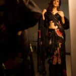 Shraddha Das Instagram – For the 2nd episode of Extra Jabardasth as the special judge,experimented with this Black floral saree and off-shoulder blouse 🖤
📸 @sai_tejah @krishnatejah 
Styling : @artbyavnee 
Saree : @moresha_sameera_dalvi 
Jewellery: @shillpapuriidesignerjewellery 
Hair : @gouriepatil 
Make up : @hareshwarp 

#extrajabardasth #judge #saree #floralsaree #blacksaree #offshoulderblouse #vintage Hyderabad India