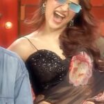 Shraddha Das Instagram - I know that I am a non-Telugu person,but over the years of working in Telugu cinema, I have started understanding,enjoying jokes cracked on sets and even singing in Telugu ! Being a judge on Extra Jabardasth was a huge responsibility and I paid attention to every single line spoken,but it naturally became so much fun as i had tears coming out of my eyes because of the hilarious skits and talented comedians! What a brilliant show! Hope you enjoy the episode on Friday as much as I did😃 Saree : @moresha_sameera_dalvi Jewellery : @shillpapuriidesignerjewellery Styling : @artbyavnee Hair : @gouriepatil Make up : @hareshwarp Edit : @starframesofficial #extrajabardasth #etvtelugu #specialjudge #telugucomedy #sareelove #saree #maheshbabu Hyderabad India