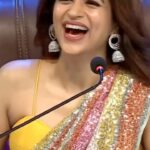 Shraddha Das Instagram - Extra Jabardasth 2nd episode trailer is out,watch it again on this coming Friday. @etvtelugu2708 My laughter says it all! And it was so much fun to meet Rajashekar sir again after Garuda vega here. All the best to him for Shekhar! Styling : @artbyavnee Saree : @poojabagariaofficial Jewellery : @shillpapuriidesignerjewellery Make up : @hareshwarp Hair : @gouriepatil Edit : @starframesofficial mallemalatv #special #judge #extrajabardasth #telugu #etvtelugu Hyderabad India