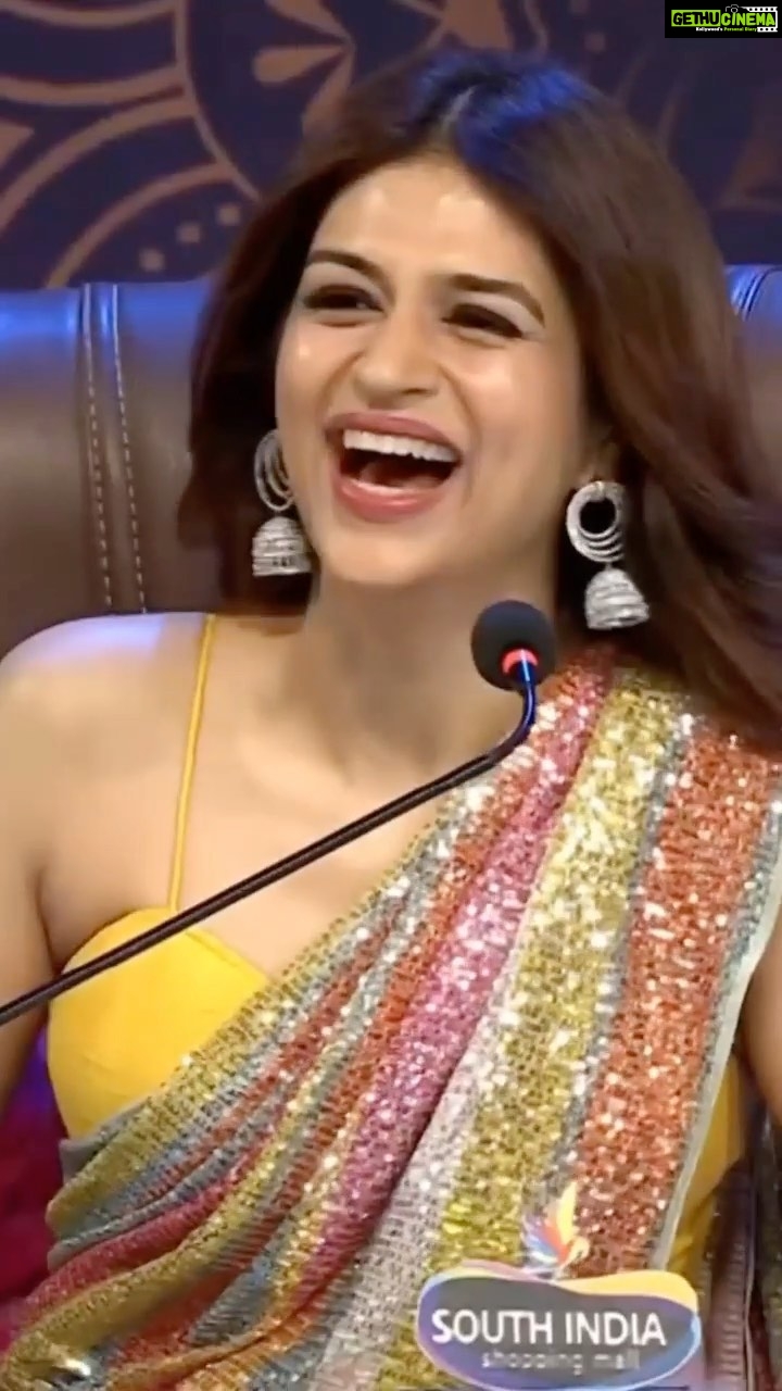 Shraddha Das Instagram - Extra Jabardasth 2nd episode trailer is out,watch it again on this coming Friday. @etvtelugu2708 My laughter says it all! And it was so much fun to meet Rajashekar sir again after Garuda vega here. All the best to him for Shekhar! Styling : @artbyavnee Saree : @poojabagariaofficial Jewellery : @shillpapuriidesignerjewellery Make up : @hareshwarp Hair : @gouriepatil Edit : @starframesofficial mallemalatv #special #judge #extrajabardasth #telugu #etvtelugu Hyderabad India