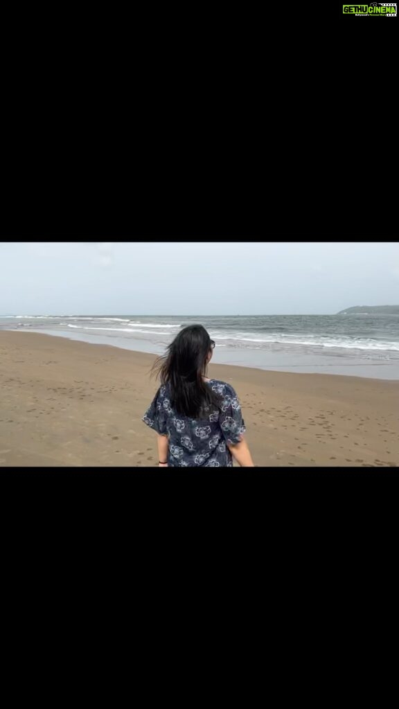 Shriya Sharma Instagram - Born in the ⛰ but heart’s in the 🌊 Wearing mom’s clothes but its still the filmy me 💁🏻‍♀️ Goa