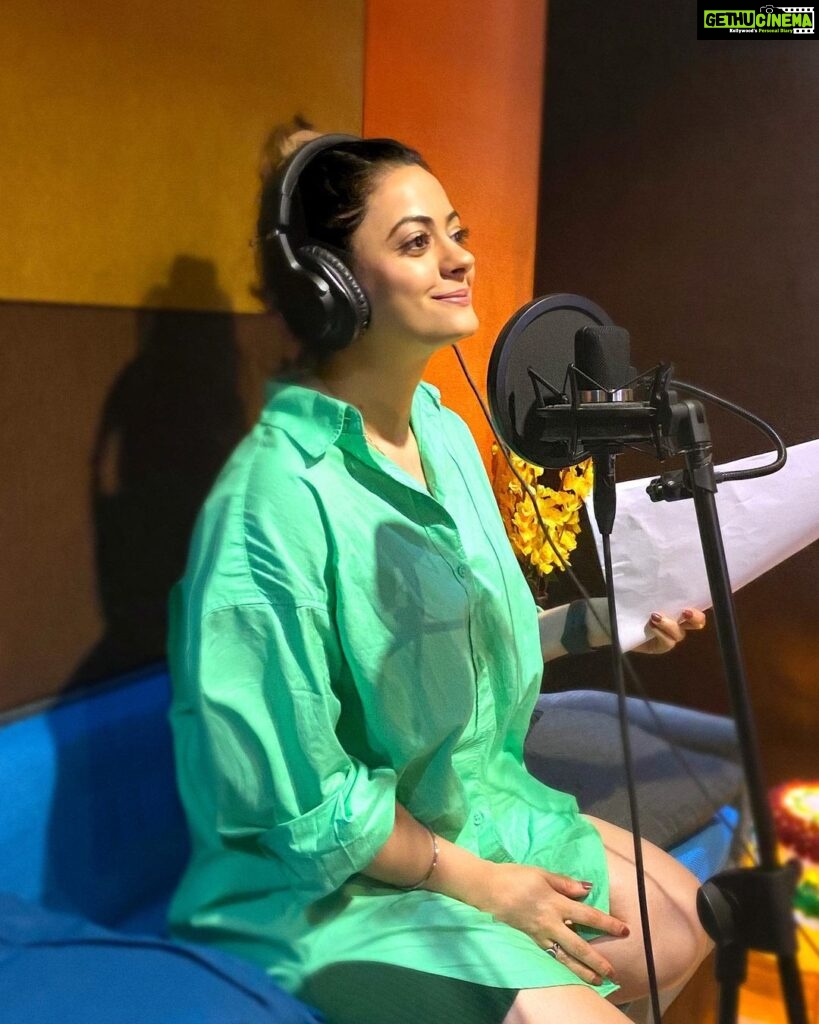 Shruti Sodhi Instagram - This was during the recording of LOVE IN ALL TIMES podcast. If you guys haven’t heard it yet. Then goooo to the link on my BIO and check it out. I have written and narrated these love stories with a lot of heart and sincerity (Its available on Spotify, Amazon music, YouTube, Apple etc ). Dropping a few more episodes very sooon! #shrutisodhi #podcast #loveinalltimes #lovestories #recording