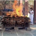 Simran Instagram - A picture can narrate an entire life. This picture does exactly that, the depth of a friendship, the togetherness and the loss. Ustad Zakir Hussain pictured near the funeral pyre of his friend Pandit Shivkumar Sharma, brought me tears! RIP #rip #panditshivkumarsharma