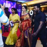 Simran Instagram - Received "Power of women" award from Durga Stalin Mam, it cannot get any better than this. I have always admired her simple looks and super strong personality. To share dias with her along with Ms.Veena (Founder - Naturals) and other eminent women is an amazing experience. Thank you Naturals for this award. இந்த விருதை சாதிக்க துடிக்கும் அனைத்து மகளிர்க்கும் அர்ப்பணிக்கிறேன்.