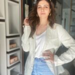 Simran Kaur Mundi Instagram - With shades on or without ? (Swipe) . . . #shades #linenjacket #style #loosefit #lv #vibecheck