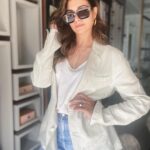 Simran Kaur Mundi Instagram - With shades on or without ? (Swipe) . . . #shades #linenjacket #style #loosefit #lv #vibecheck
