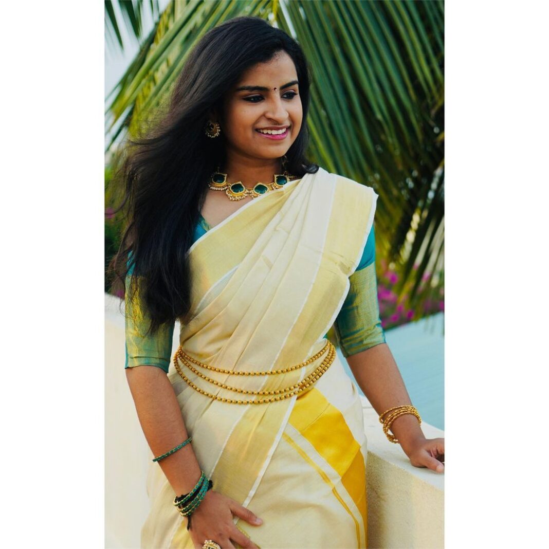 Sivaangi Krishnakumar Instagram - Ellavarkum hridhayam niranja Onaashamsagal🌸🌺❤️
PC @cyril_eanastein
Accessories @style_statement_by_shakthi Sivaangi Krishnakumar Instagram - Ellavarkum hridhayam niranja Onaashamsagal🌸🌺❤️ PC @cyril_eanastein Accessories @style_statement_by_shakthi