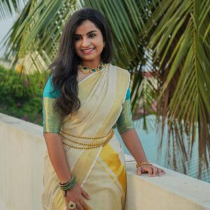 Sivaangi Krishnakumar Instagram - Ellavarkum hridhayam niranja Onaashamsagal🌸🌺❤️
PC @cyril_eanastein 
Accessories @style_statement_by_shakthi