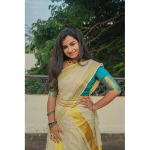Sivaangi Krishnakumar Instagram - Ellavarkum hridhayam niranja Onaashamsagal🌸🌺❤️
PC @cyril_eanastein 
Accessories @style_statement_by_shakthi