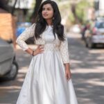 Sivaangi Krishnakumar Instagram – For Vijay Television Awards🥰
White dress pota beauty michavangallam…neengale fill ponnikonga😂
Outfit: @annamstudio
PC : @cyril_eanastein