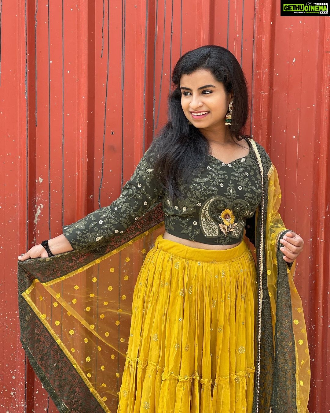 Sivaangi Krishnakumar Instagram - For Super Singer 8โค๏ธ Went back to my times when I was a contestant in Super Singer 7. Experienced the same thrill after a long time in front of our very own judges Anu mam, Benny sir, Unni sir and Kalpana mam. ๐๐๐Thankyou makkale for the support ๐ Wearing @styl_chennai