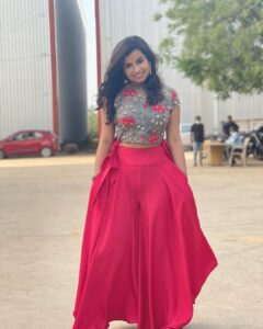 Sivaangi Krishnakumar Instagram - ❤️🤩
Wearing @styl_chennai
PC @vikram__offi