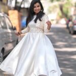 Sivaangi Krishnakumar Instagram - For Vijay Television Awards🥰 White dress pota beauty michavangallam...neengale fill ponnikonga😂 Outfit: @annamstudio PC : @cyril_eanastein