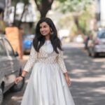 Sivaangi Krishnakumar Instagram - For Vijay Television Awards🥰 White dress pota beauty michavangallam...neengale fill ponnikonga😂 Outfit: @annamstudio PC : @cyril_eanastein