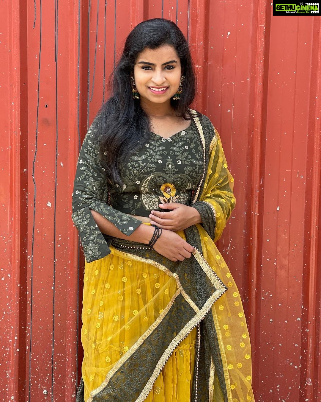Sivaangi Krishnakumar Instagram - For Super Singer 8โค๏ธ Went back to my times when I was a contestant in Super Singer 7. Experienced the same thrill after a long time in front of our very own judges Anu mam, Benny sir, Unni sir and Kalpana mam. ๐๐๐Thankyou makkale for the support ๐ Wearing @styl_chennai