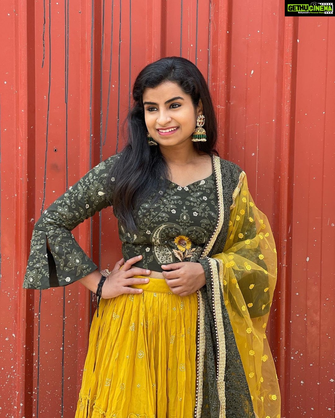 Sivaangi Krishnakumar Instagram - For Super Singer 8โค๏ธ Went back to my times when I was a contestant in Super Singer 7. Experienced the same thrill after a long time in front of our very own judges Anu mam, Benny sir, Unni sir and Kalpana mam. ๐๐๐Thankyou makkale for the support ๐ Wearing @styl_chennai