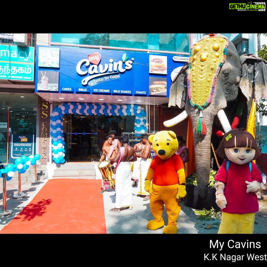 Sivaangi Krishnakumar Instagram - Makkale.. Super excited to be launching a brand new hangout spot My Cavin's @mycavins in our namma Chennai. Rolls, sandwiches, monstershakes and many more scrumptious delicacies and also Caaakee-u. Do check them out!