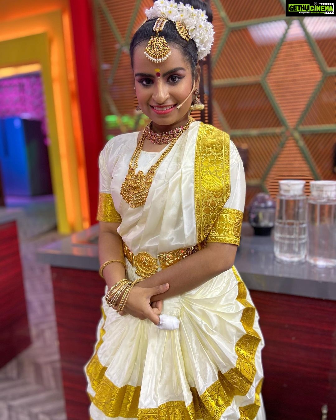 Sivaangi Krishnakumar Instagram - Mohiniattam ❤️ #cookwithcomali