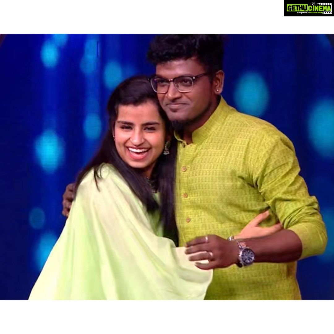 Sivaangi Krishnakumar Instagram - Super Singer Champion of Champions with @krishnaaajay anna and @sarathflutrix at 9pm today . Dont miss it and waiting for your feedbackš„°