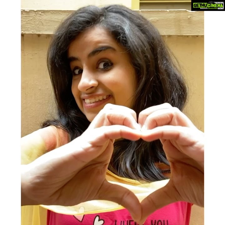 Sivaangi Krishnakumar Instagram - There used to be a time when I dreamt of having 100k followers which I thought would take some years to achieve it. Today when I see half a million followers on Instagram I feel like living in a dream. This makes me think that I am being loved more than I ever thought . A huge hug to all 500k of you ❤️. #feelinggood #thankful