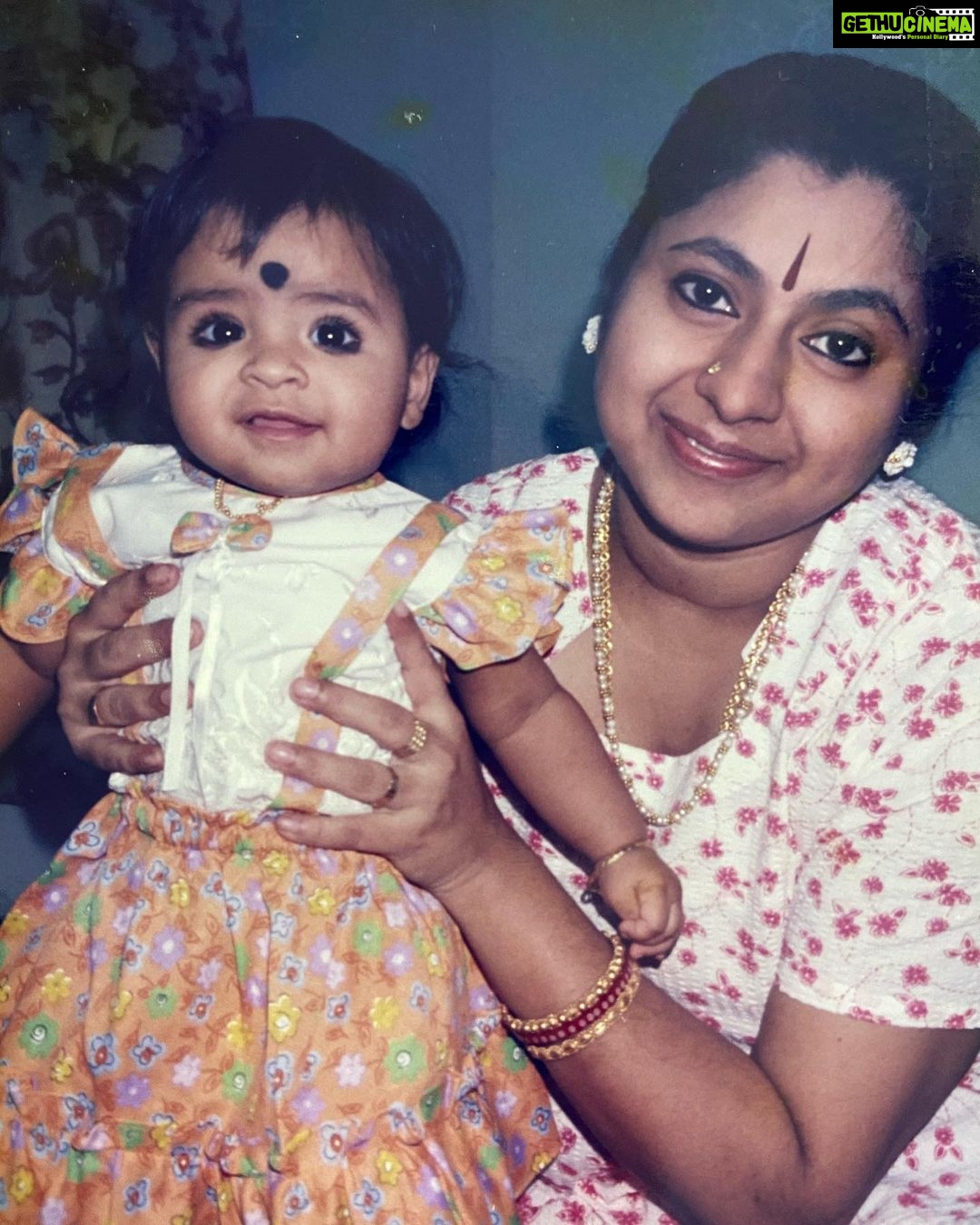 Sivaangi Krishnakumar Instagram - Happy Birthday World🥰 @binni.krishnakumar Today is our star birthday(me and amma share the same star) and my mothers date of birth which falls on the same date😍